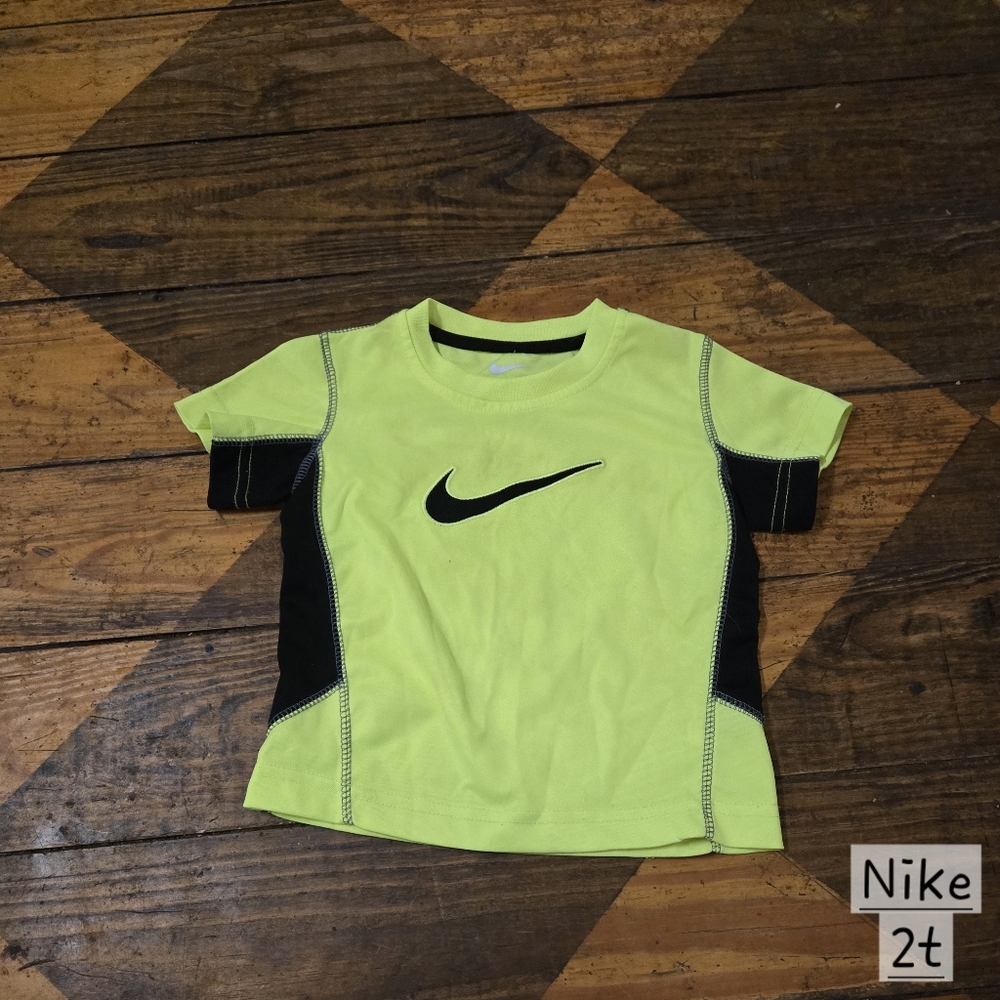 Boys nike tee